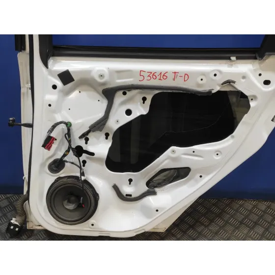 Puerta Trasera Derecha para Ford Focus Turn.