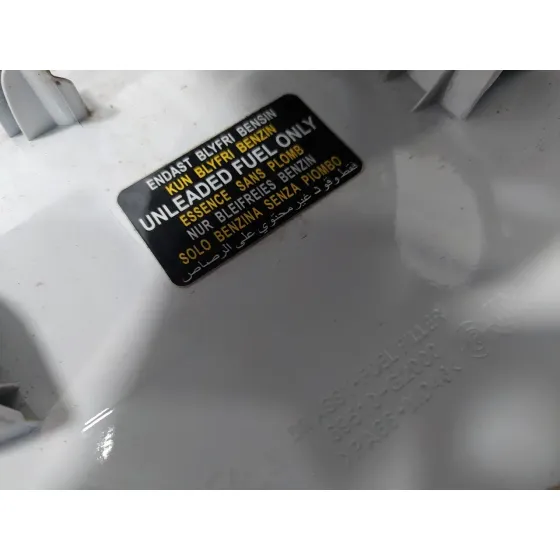 Tapa Exterior Combustible para Hyundai Ioniq