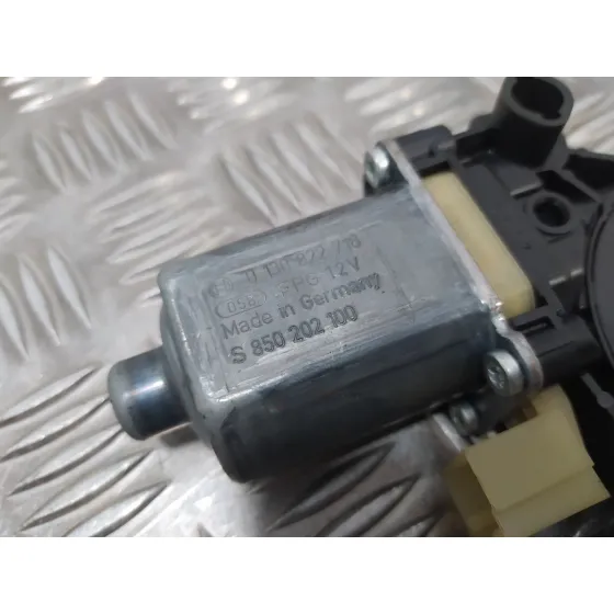 Motor Elevalunas Delantero Derecho para Seat Leon (5F1)