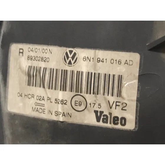 Faro Derecho para Volkswagen Polo Berlina (6N2)