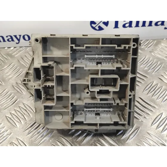 Caja Reles / Fusibles para Alfa Romeo Gt (125)