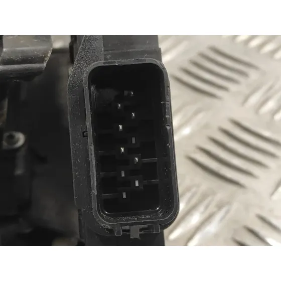 Cerradura Puerta Delantera Derecha para Ford Focus Berlina (Cap)