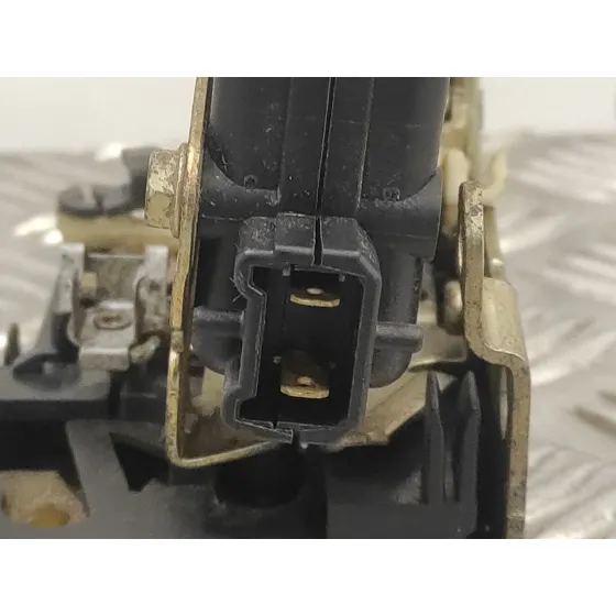 Cerradura Puerta Delantera Derecha para Iveco 35S15