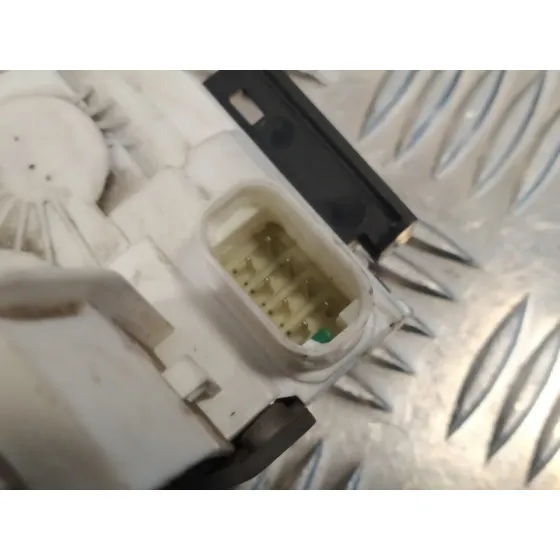 Cerradura Puerta Lateral Derecha para Mercedes-Benz Sprinterii Caja Cerrada (Desde 01.06)