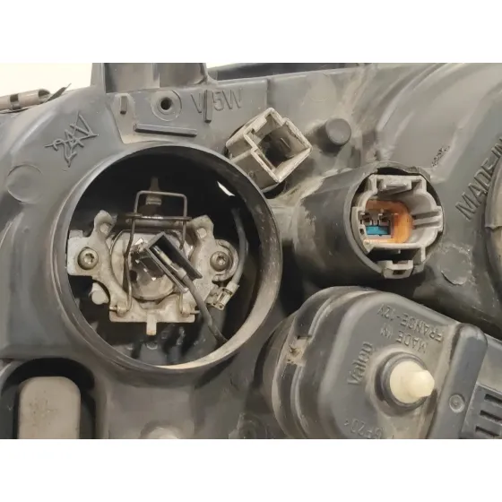 Faro Derecho para Nissan Almera (N16/E)