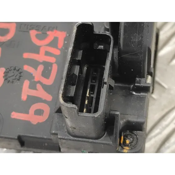 Cerradura Puerta Delantera Derecha para Nissan Nv 200 (M20)