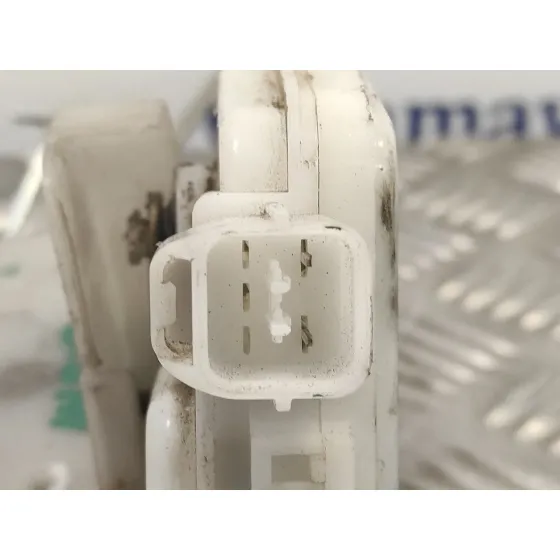 Cerradura Puerta Delantera Derecha para Mitsubishi Montero Sport (K90)