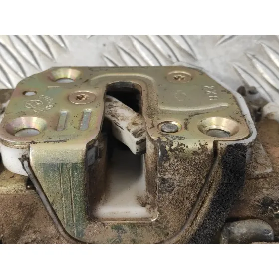Cerradura Puerta Trasera Izquierda para Nissan Pick-Up (D22)