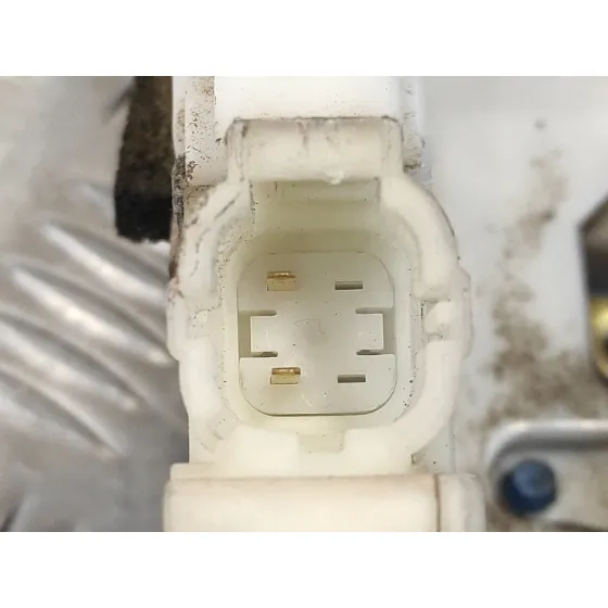 Cerradura Puerta Trasera Izquierda para Nissan Pick-Up (D22)