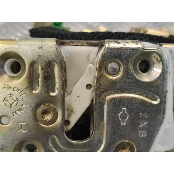 Cerradura Puerta Trasera Derecha para Nissan Pick-Up (D22)