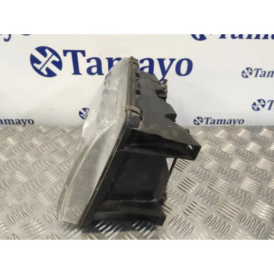Faro Derecho para Mitsubishi Montero (V20/V40)