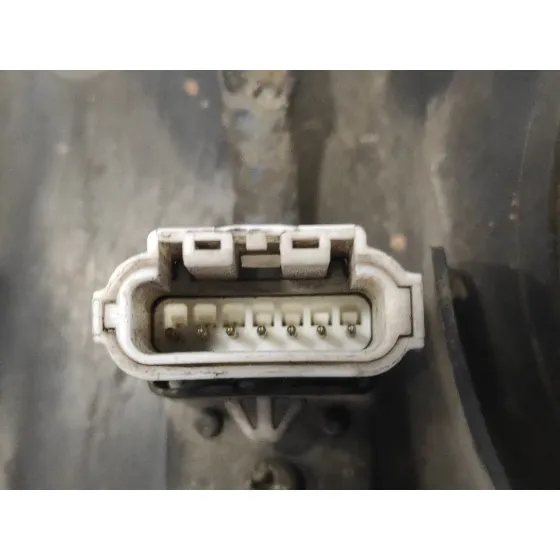 Faro Derecho para Mitsubishi Montero (V20/V40)