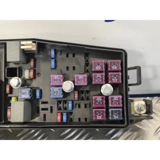 Caja Reles / Fusibles para Kia Carnival
