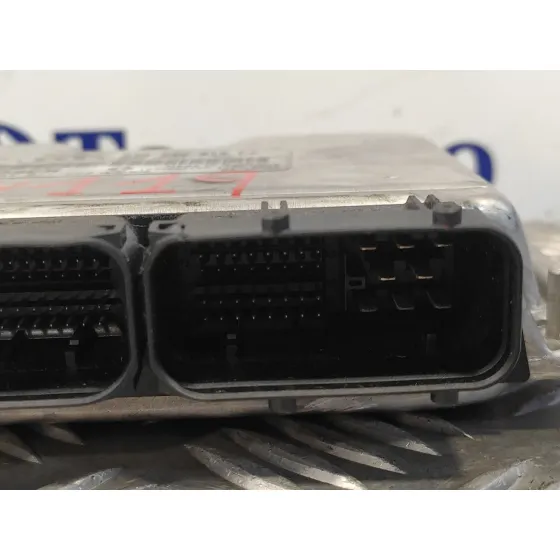 Centralita Motor Uce para Audi A4 Avant (8E)