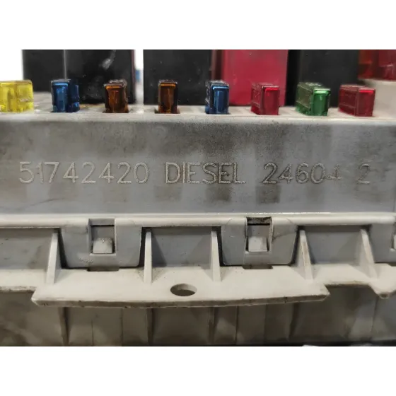 Caja Reles / Fusibles para Alfa Romeo Gt (125)