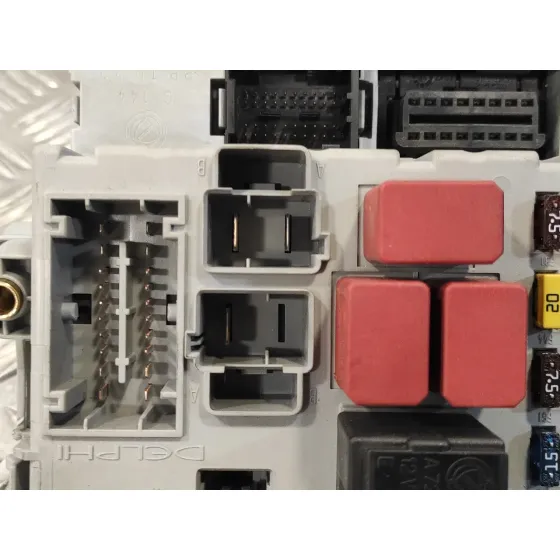 Caja Reles / Fusibles para Fiat Idea (135)