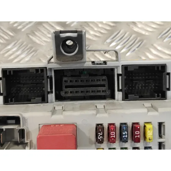 Caja Reles / Fusibles para Fiat Idea (135)