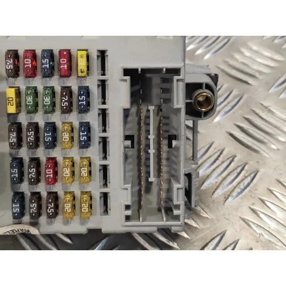 Caja Reles / Fusibles para Fiat Idea (135)
