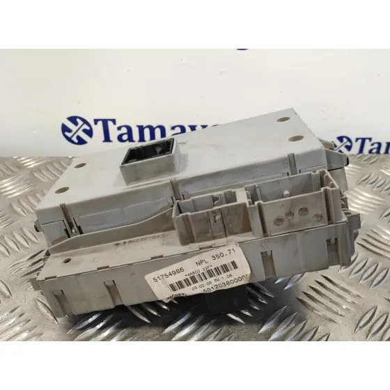 Caja Reles / Fusibles para Fiat Idea (135)