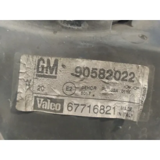 Faro Derecho para Opel Zafira A