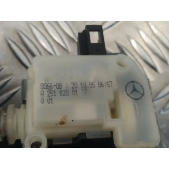 Tapa Exterior Combustible para Mercedes-Benz Clase R (W251)