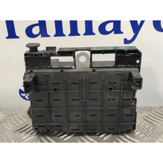 Caja Reles / Fusibles para Peugeot 206 Berlina