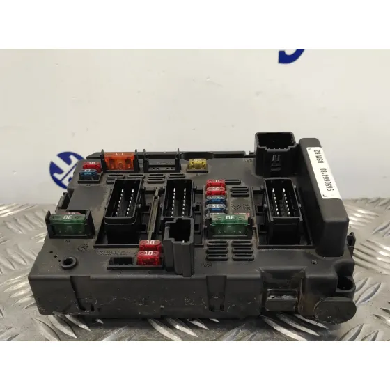 Caja Reles / Fusibles para Peugeot 206 Berlina
