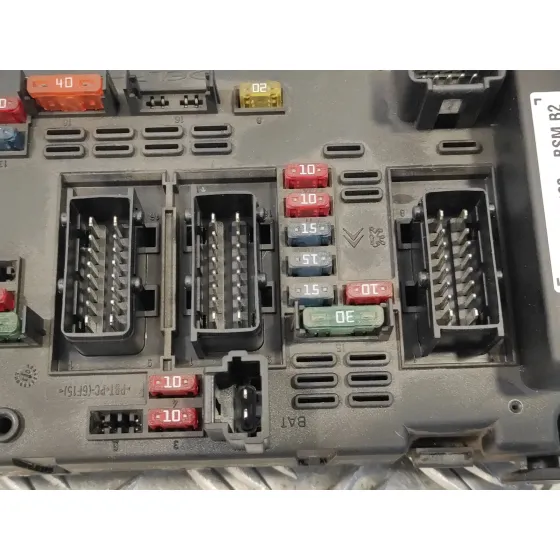 Caja Reles / Fusibles para Peugeot 206 Berlina