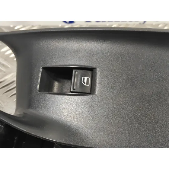 Mando Elevalunas Delantero Derecho para Seat Ibiza (6J5)