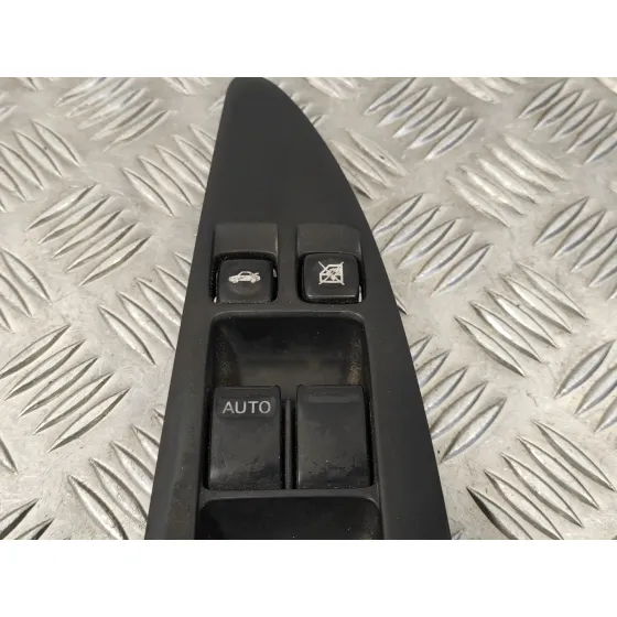 Mando Elevalunas Delantero Izquierdo para Nissan Primera Berlina (P12)