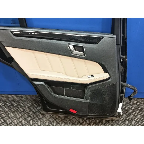 Puerta Trasera Izquierda para Mercedes-Benz Clase E (W212) Lim.