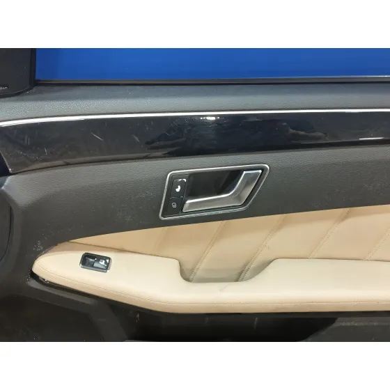 Puerta Delantera Derecha para Mercedes-Benz Clase E (W212) Lim.