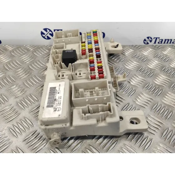 Caja Reles / Fusibles para Ford Focus Berlina (Cap)