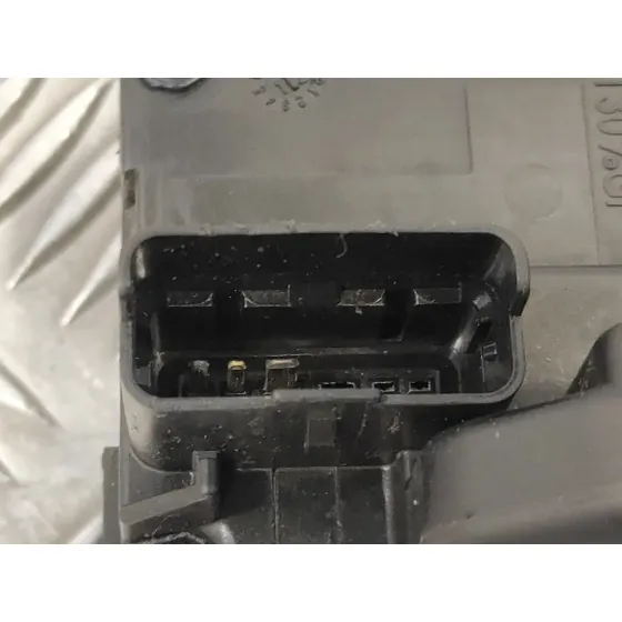 Cerradura Puerta Delantera Derecha para Nissan Nv 200 (M20)