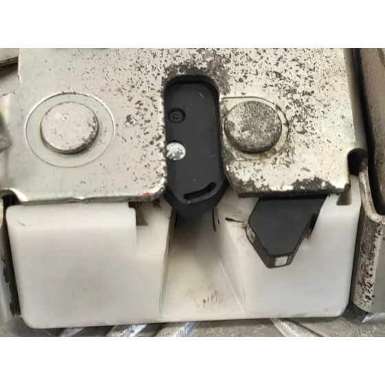 Cerradura Puerta Lateral Derecha para Nissan Nv 200 (M20)