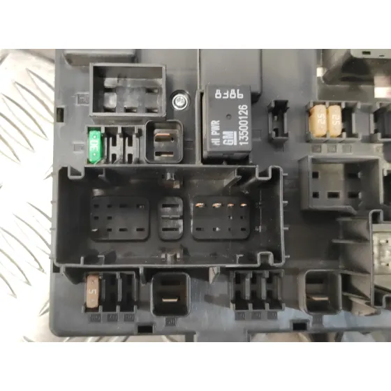 Caja Reles / Fusibles para Opel Astra J Lim.