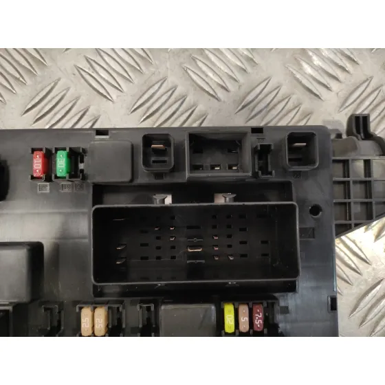 Caja Reles / Fusibles para Opel Astra J Lim.