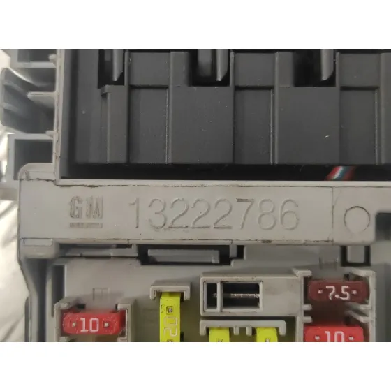 Caja Reles / Fusibles para Opel Astra J Lim.