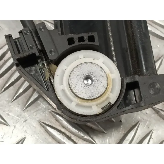 Elevalunas Delantero Izquierdo para Seat Ibiza (Kj1)