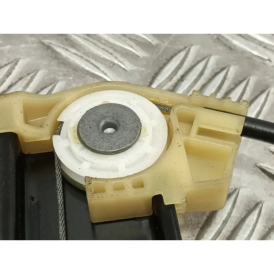 Elevalunas Delantero Izquierdo para Seat Ibiza (Kj1)