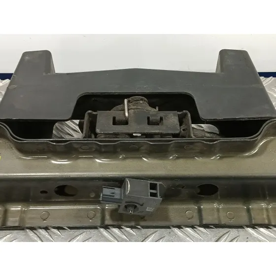 Travesano Superior para Opel Astra J Lim.