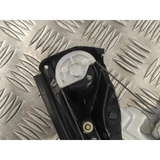 Elevalunas Delantero Derecho para Ford Focus Berlina (Cak)