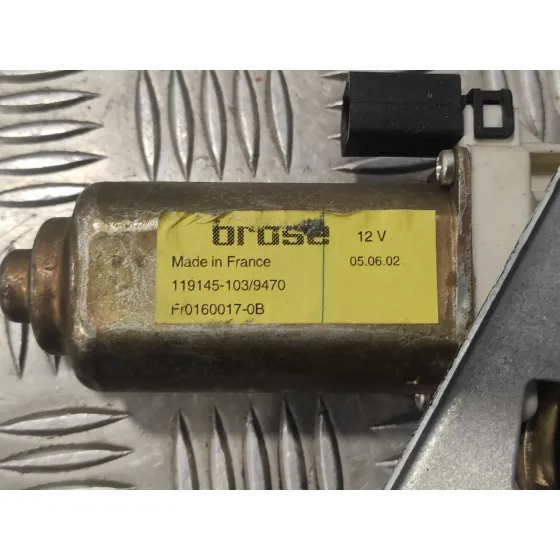 Elevalunas Delantero Derecho para Ford Focus Berlina (Cak)
