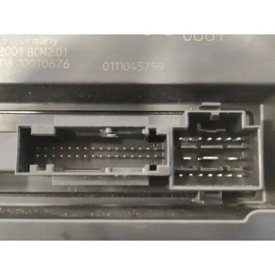 Caja Reles / Fusibles para Audi A4 Avant (8K5) (2008)
