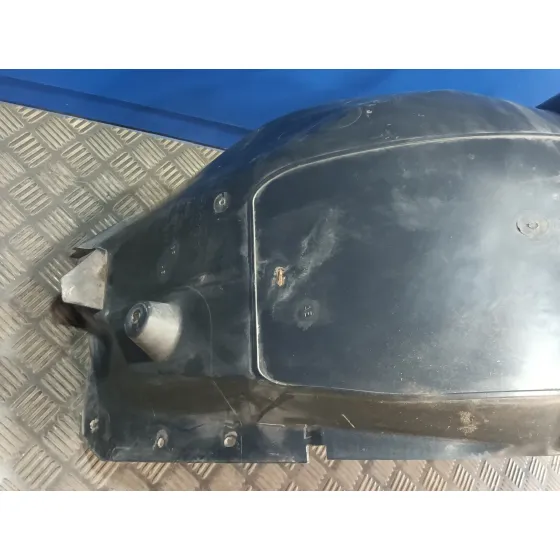 Plastico Paso Rueda Delantero Derecho para Ford Focus Lim. (Cb8)