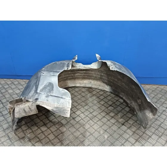 Plastico Paso Rueda Delantero Derecho para Ford Focus Lim. (Cb8)