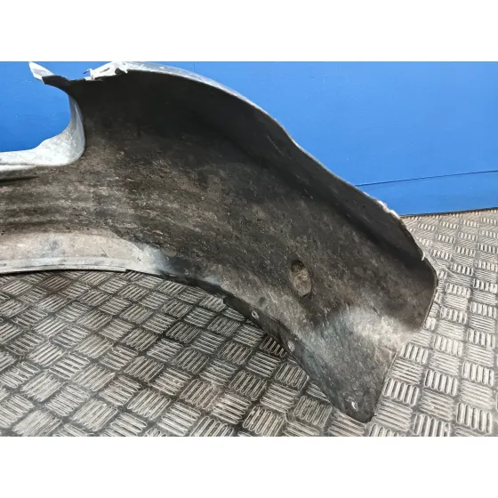 Plastico Paso Rueda Delantero Derecho para Ford Focus Lim. (Cb8)