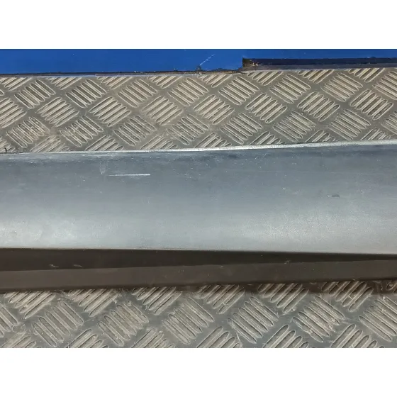 Talonera Derecha para Ford Focus Lim. (Cb8)