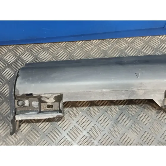 Talonera Derecha para Ford Focus Lim. (Cb8)