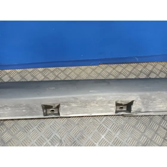 Talonera Derecha para Ford Focus Lim. (Cb8)